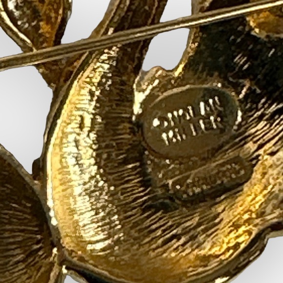 The NOLAN MILLER Glamour Collection Pave Swan Pin Brooch Gold Tone w/Box - Picture 4 of 5